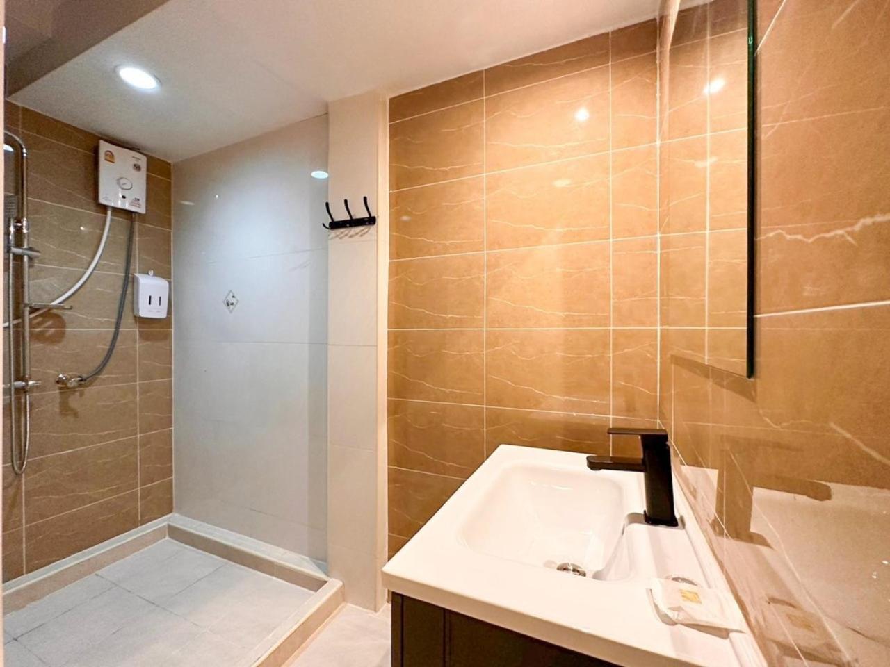 Thrive Hotel Bangkok Esterno foto