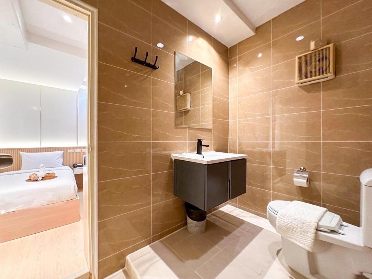 Thrive Hotel Bangkok Esterno foto