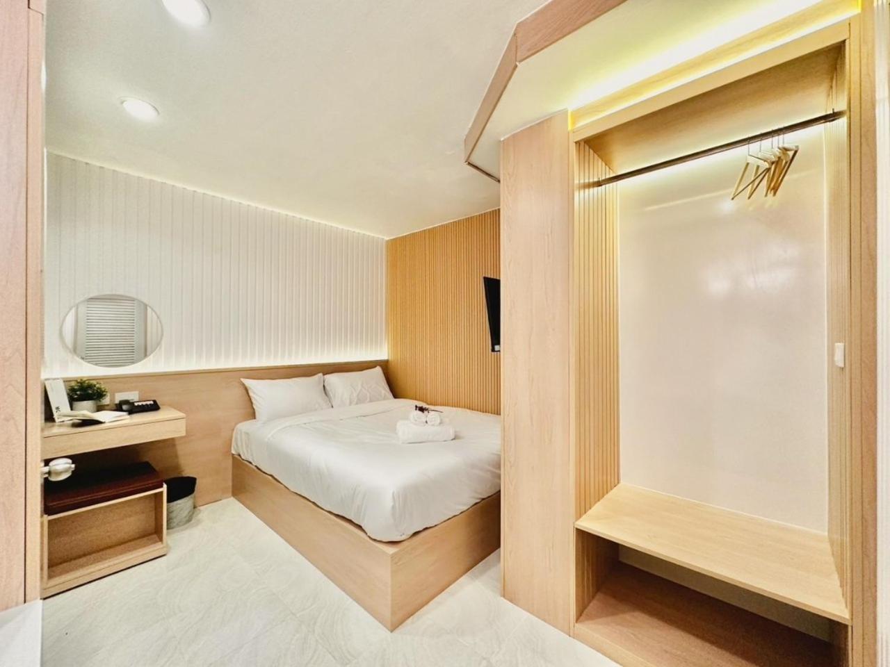 Thrive Hotel Bangkok Esterno foto